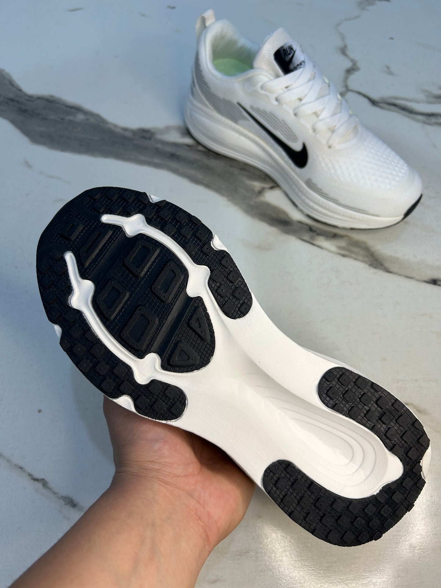 NK Zoom X Vomero 18
